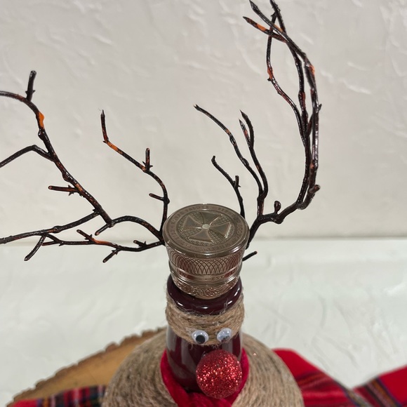 *Limited Edition Reindeer Holiday Decorative Bottle - Picture 6 of 8